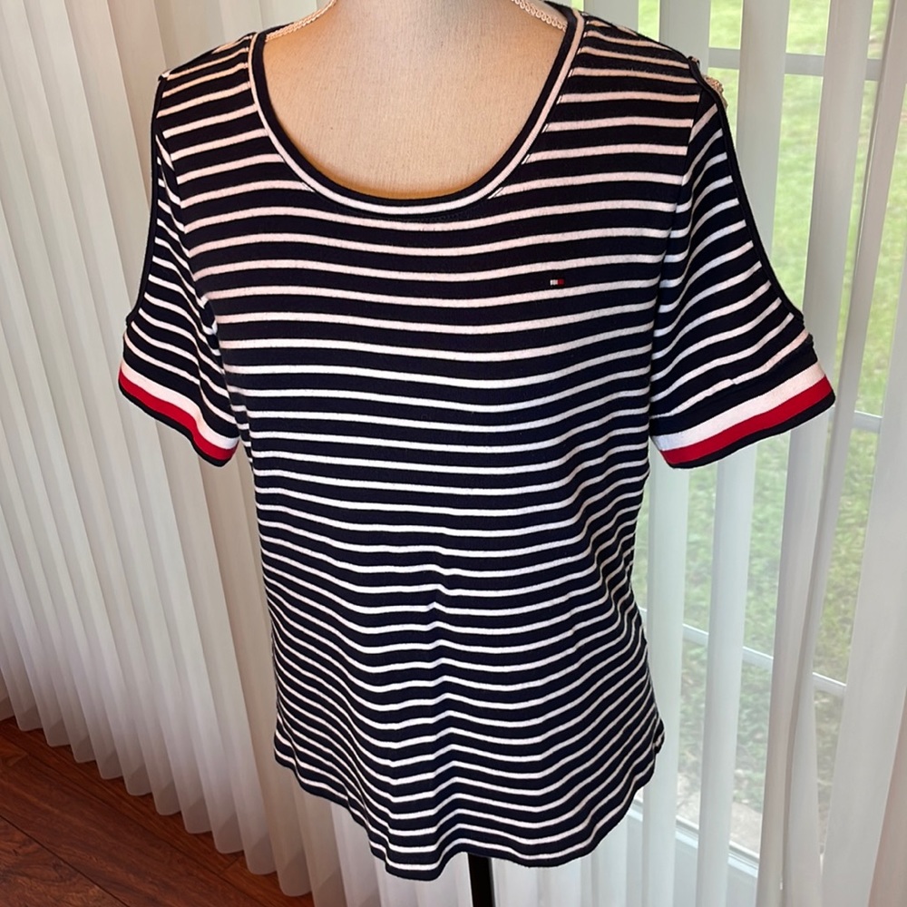 Tommy Hilfiger “cold shoulder” T Shirt sz L
